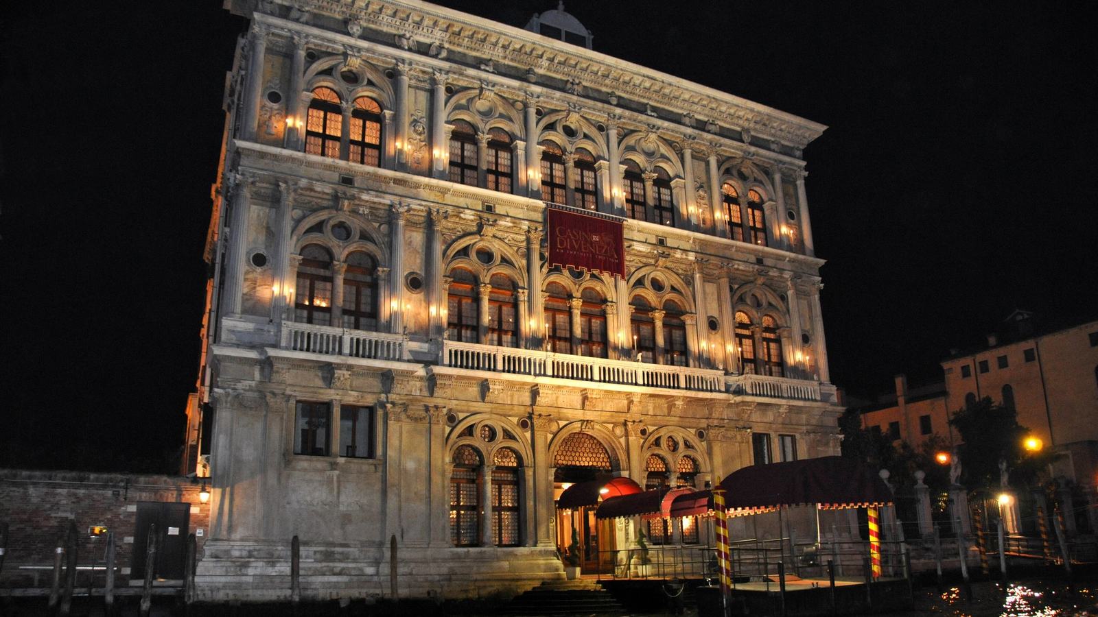 Casinò di Venezia a Ca’ Vendramin Calergi di sera